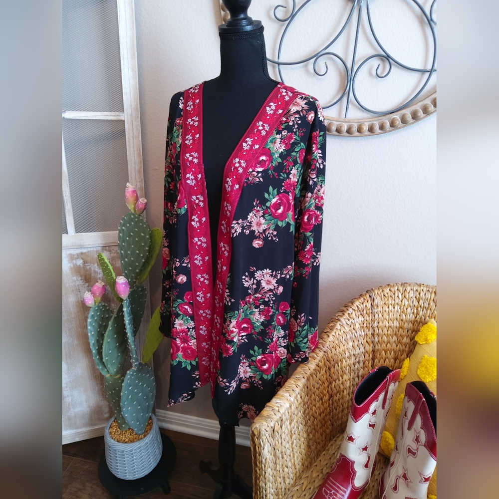 The Pioneer Woman Black and Red Floral Open-Front Kimono - Picture 4 of 10